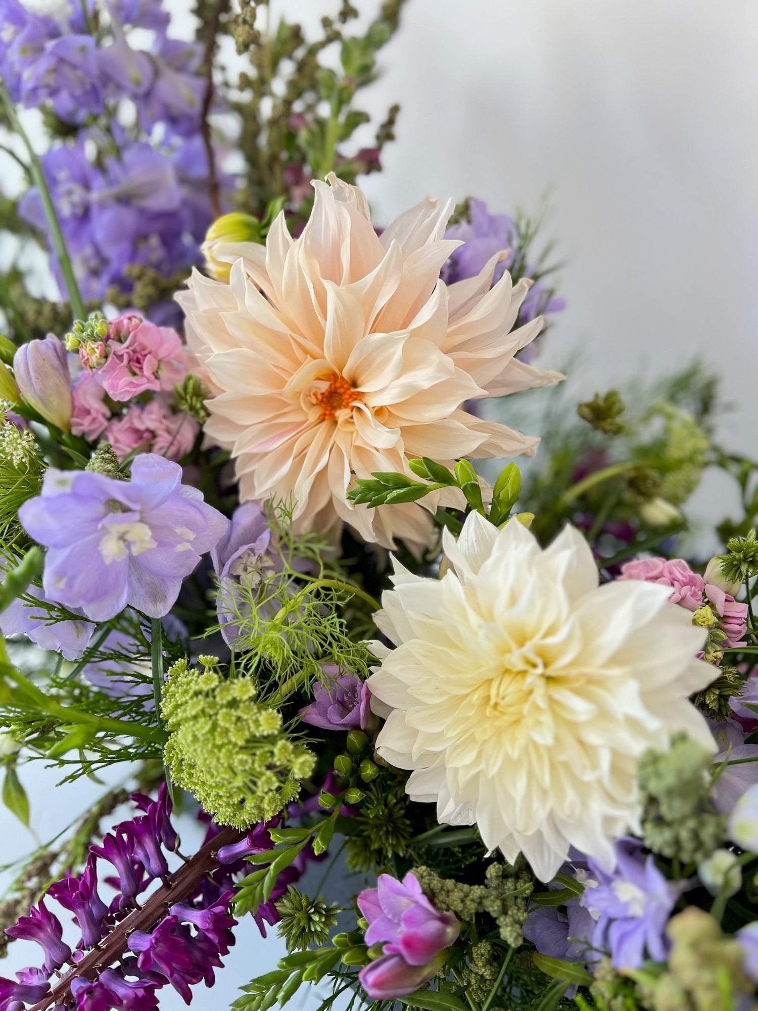 Melton Florist 3337. Beautiful flowers for anniversary flowers, birthday flowers, new baby flowers, farewell flowers, get well flowers, thank you flowers, graduation flowers, wedding flowers.